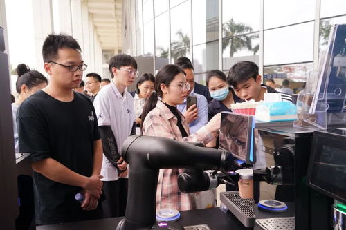 宝安人才集市火热 出摊 现场提供人才政策咨询服务